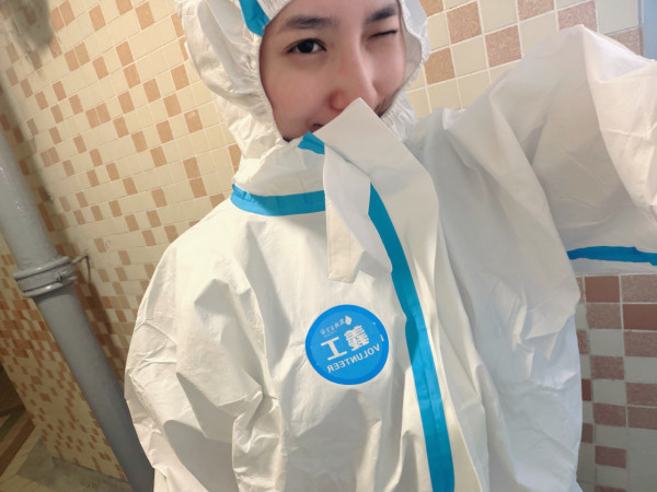 钟柔美清理垃圾屋全身湿透满脸通红打卡！TVB女神一句话留言引热议：“比想象中善良”