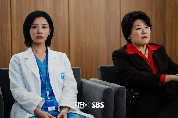 DoctorX白色黑手党时代在线观看|金智媛新剧定档10月Netflix上线剧情4大看点+演员阵容