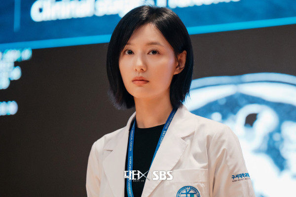 DoctorX白色黑手党时代在线观看|金智媛新剧定档10月Netflix上线剧情4大看点+演员阵容