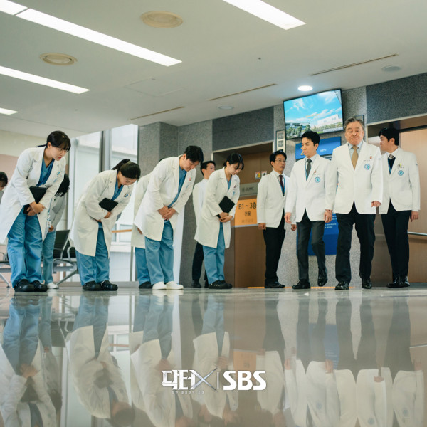 DoctorX白色黑手党时代在线观看|金智媛新剧定档10月Netflix上线剧情4大看点+演员阵容
