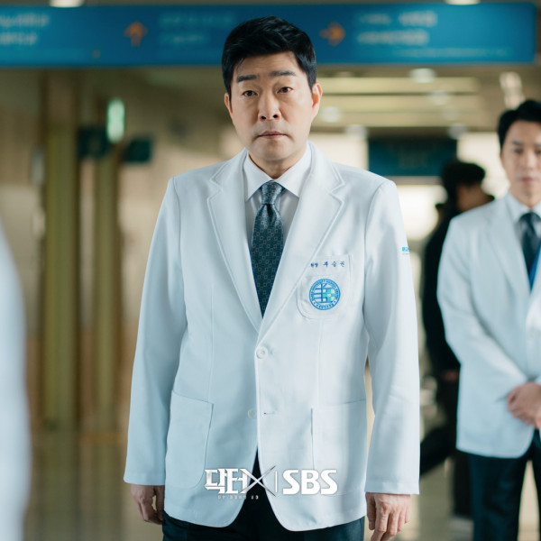 DoctorX白色黑手党时代在线观看|金智媛新剧定档10月Netflix上线剧情4大看点+演员阵容
