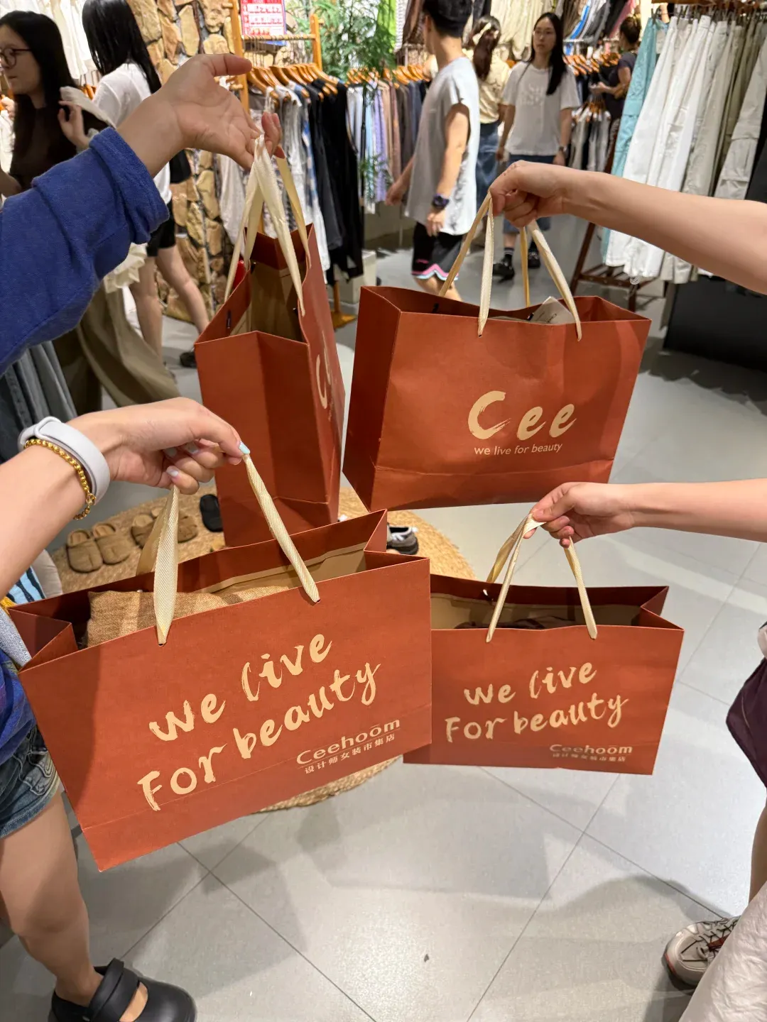圖片來源:小紅書@ceehoom喜民治店 深圳龍華平價女裝店附交通地址 均價百元平掃高質靚衫 零推銷全自助試衫+微胖顯瘦剪裁!