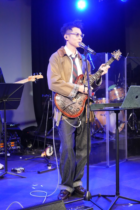 陳家樂開Show深情演唱老婆經典名曲！連詩雅感動上台甜蜜相擁合唱閃爆全場