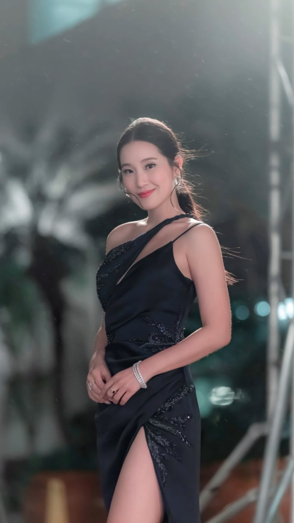35岁女艺人中秋节宣布平安诞下儿子!荣升妈妈晒喂母乳照报喜:“他来了”