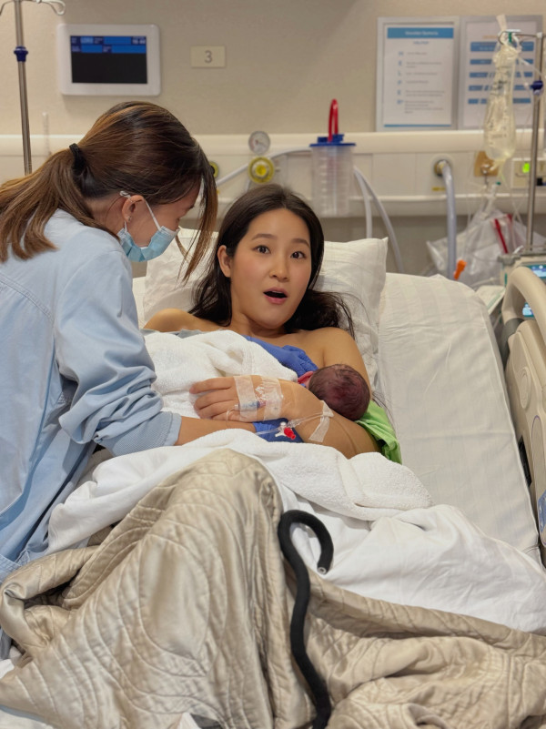 35岁女艺人中秋节宣布平安诞下儿子！荣升妈妈晒喂母乳照报喜：“他来了”
