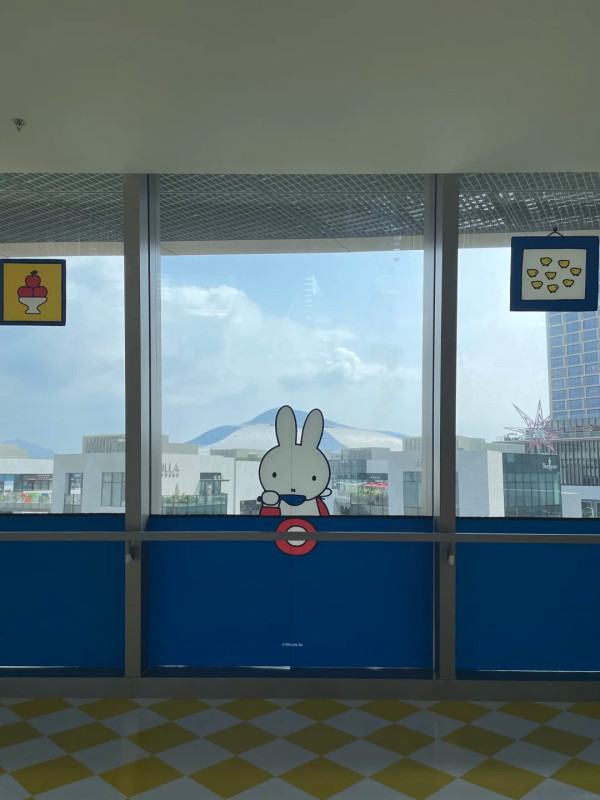 圖片來源:小紅書@🐇Cher💭Cherish🍒 深圳南山Miffy快閃Cafe可愛登場!多款主題餐品/限定周邊、國慶快閃見面會