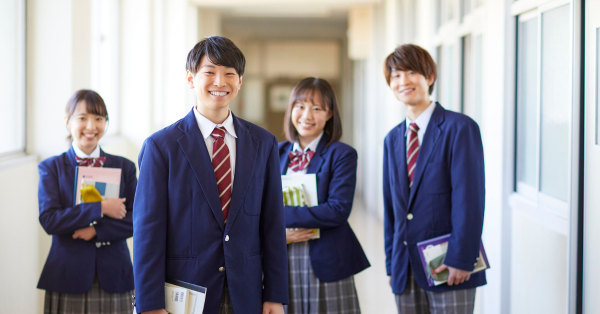 中学生有钱特征|网友盘点7大富贵装备!CASETiFY上榜 网友笑:买老麦加大先系