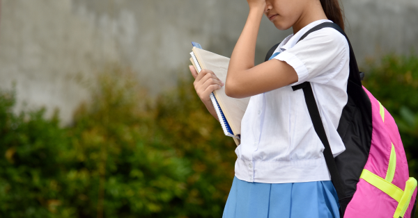 中学生有钱特征|网友盘点7大富贵装备!CASETiFY上榜 网友笑:买老麦加大先系