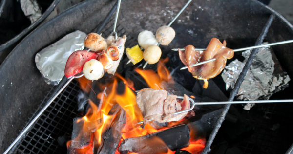 燒烤BBQ錫紙包魚小心鋁中毒！醫生警告加1物恐增鋁溶出風險／有個案因此患軟骨症
