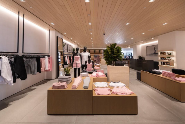 Jisoo代言Alo Yoga進駐K11 MUSEA!大中華首店 7,000呎雙層臨海舖!曾創1分鐘1,000萬人民幣成交額