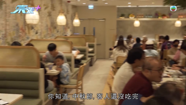 中秋節等枱食飯白等45分鐘！港媽投訴寧願返大陸食 經理親自道歉 引爆網民兩極激辯