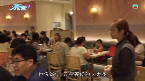 中秋節等枱食飯白等45分鐘！港媽投訴寧願返大陸食 經理親自道歉 引爆網民兩極激辯