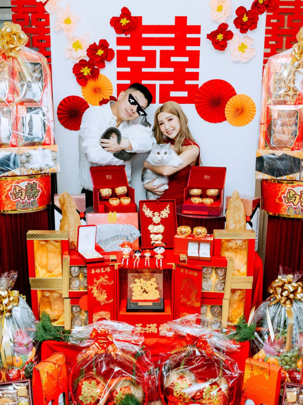 谢嘉怡过大礼示范金器阵堆积如山!嫁妆叠到高过人!老公惊人财力大晒冷