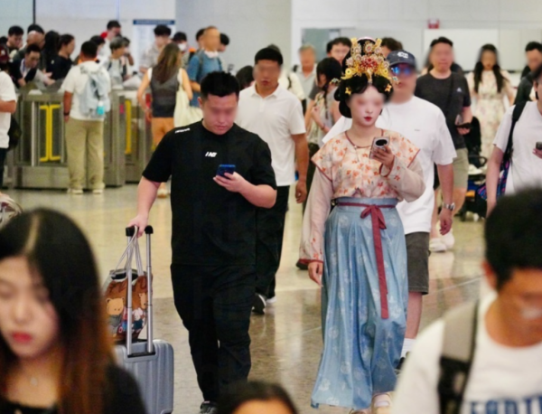 無須工作簽證即可來港賺錢?政府宣佈擴展「短期訪客計劃」 新增界別與認可機構
