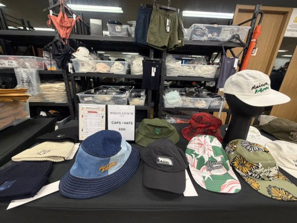 開倉優惠｜Maison Kitsuné狐狸仔開倉低至3折！現場直擊$150起入手經典服飾/鞋履/帽款/袋款