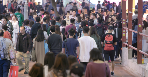 港人悲歌｜一生抢足7关由细争到老！网友叹不想生娃 数据揭这关等2年最绝望