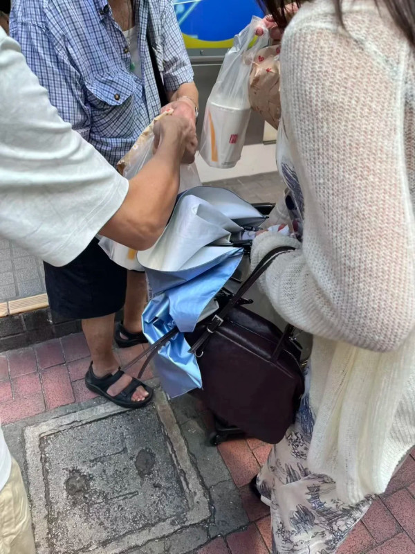 内地女游港抽中$10,000麦当劳券！化身“麦当劳侠”全港巡回请客！官方亲留言赞英雄