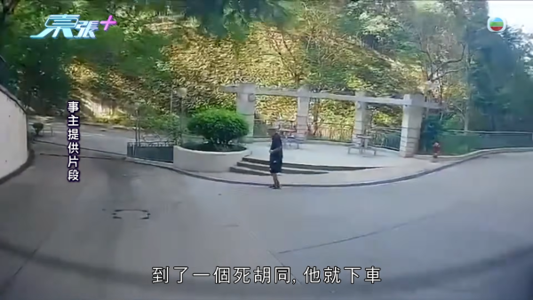 車CAM片｜的士司機夫婦同遭「霸王客」走數！公開車Cam片招數如出一轍 狡猾扮嘔即走