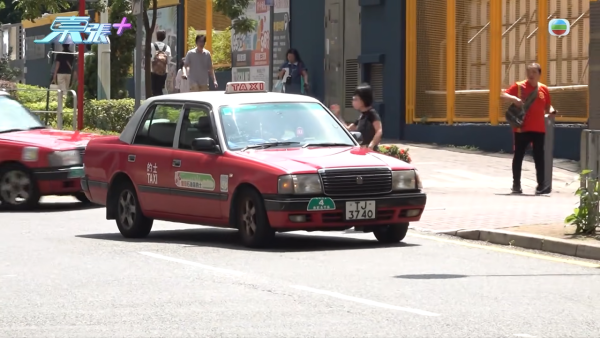 車CAM片｜的士司機夫婦同遭「霸王客」走數！公開車Cam片招數如出一轍 狡猾扮嘔即走
