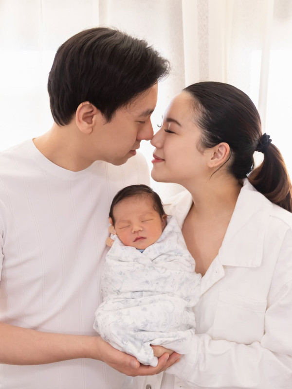 30岁女艺人IG报喜宣布诞下儿子！甜晒一家三口抱娃全家福：欢迎来到这个世界