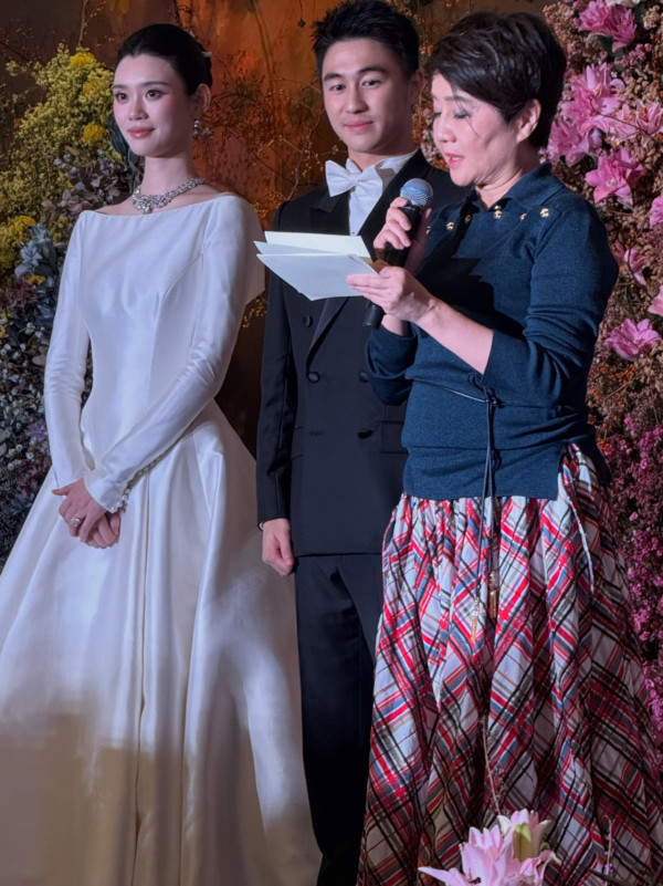 井柏然刘雯再惹争议!国内4大名模谁最幸福?奚梦瑶嫁豪门成人赢家
