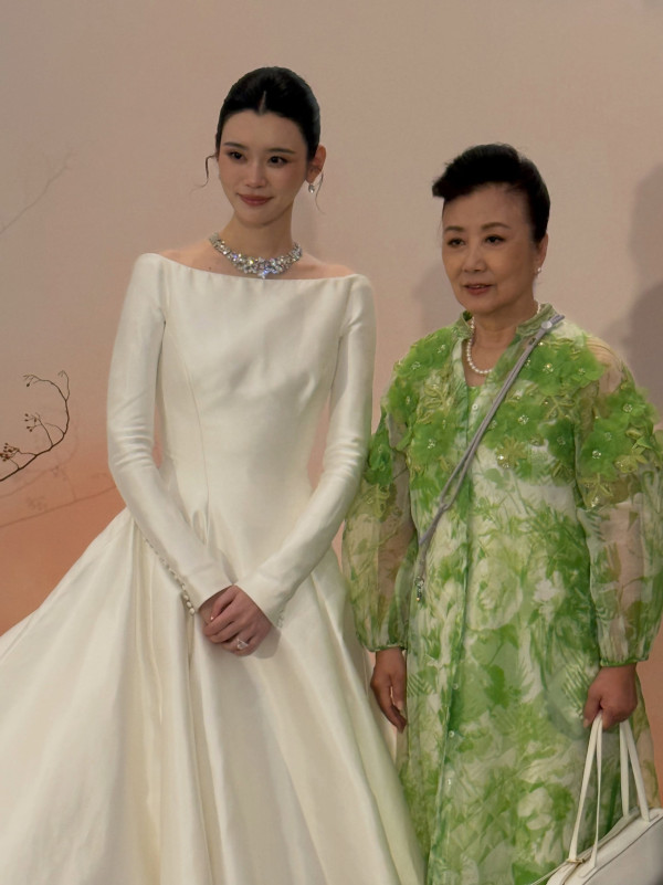 何猷君奚夢瑤補辦結婚酒會場面震撼！汪明荃公開現場相 豪門圈娛樂圈名流星光熠熠