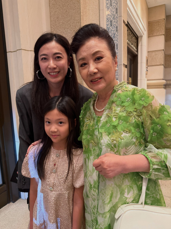 何猷君奚夢瑤補辦結婚酒會場面震撼！汪明荃公開現場相 豪門圈娛樂圈名流星光熠熠