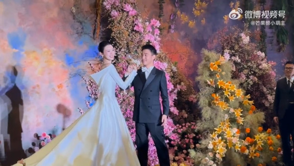 何猷君奚夢瑤補辦結婚酒會場面震撼！汪明荃公開現場相 豪門圈娛樂圈名流星光熠熠