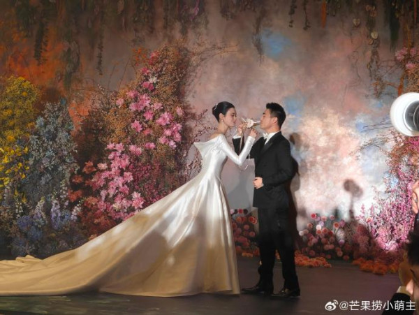 何猷君奚夢瑤補辦結婚酒會場面震撼！汪明荃公開現場相 豪門圈娛樂圈名流星光熠熠