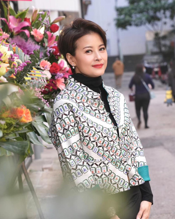 62岁黎燕珊离婚22年无预警宣布再婚！与圈外男友黄昏恋修成正果：这个是缘分