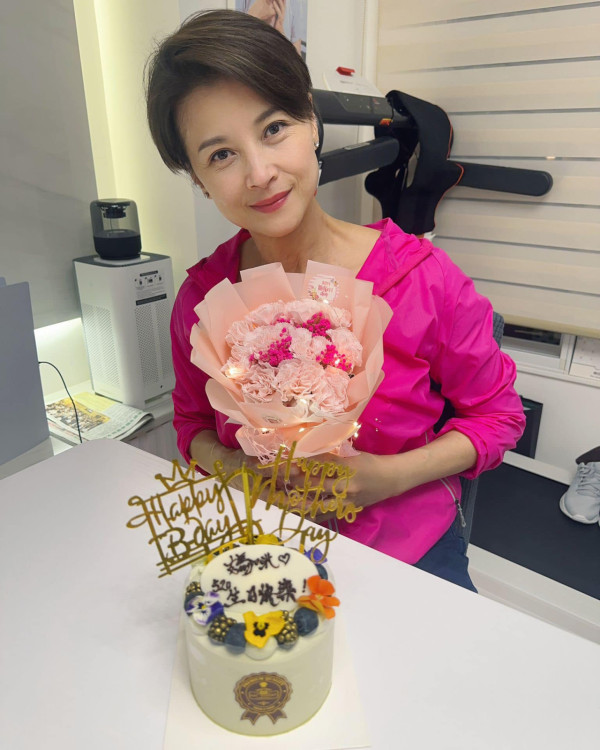 62岁黎燕珊离婚22年无预警宣布再婚！与圈外男友黄昏恋修成正果：这个是缘分