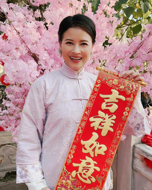 62岁黎燕珊离婚22年无预警宣布再婚！与圈外男友黄昏恋修成正果：这个是缘分