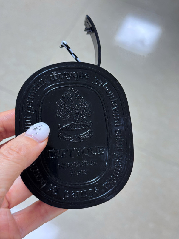 Diptyque香氛手绳Threads突翻红！网友实测：洗澡冲水一周仍留香！产品已停产 教一招戴出相同效果