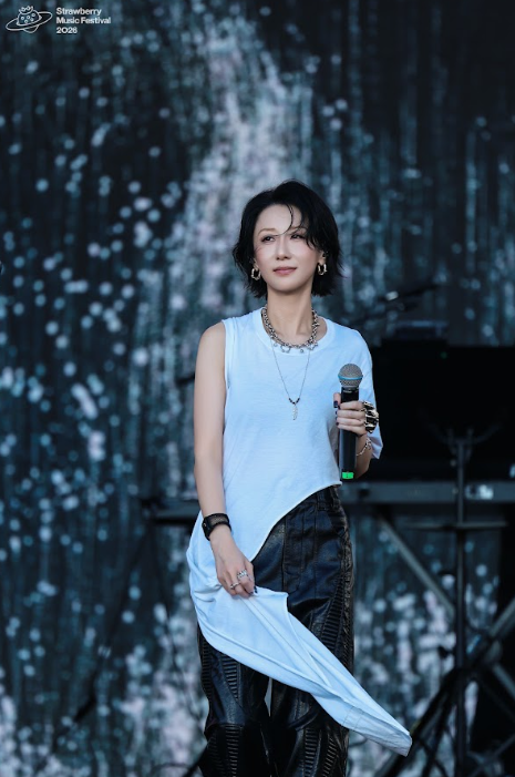 广州草莓音乐节｜Gin Lee李幸倪被晒到黑了几个度！乐队Daze in White差点没带上主唱？