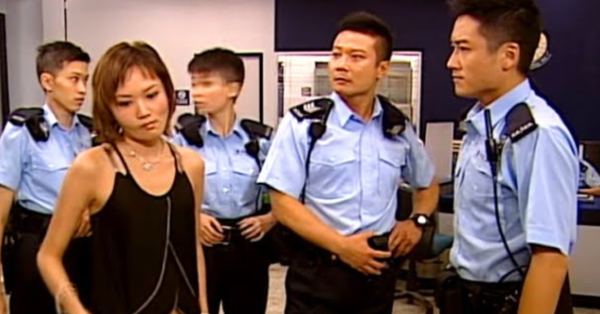 警察查身份证｜带大支水惹截查？盘点网友离奇经历 夜归/买糖水都中招