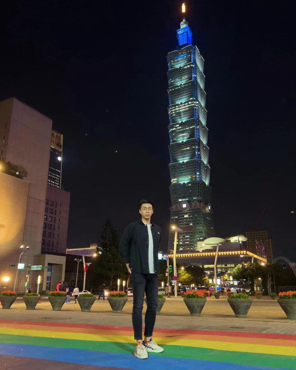 34歲前新聞男主播宣佈婚期！與未婚夫飛加拿大註冊 坦蕩呼籲勿再稱「同性密友」