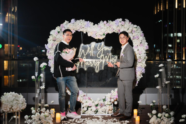 34歲前新聞男主播宣佈婚期！與未婚夫飛加拿大註冊 坦蕩呼籲勿再稱「同性密友」