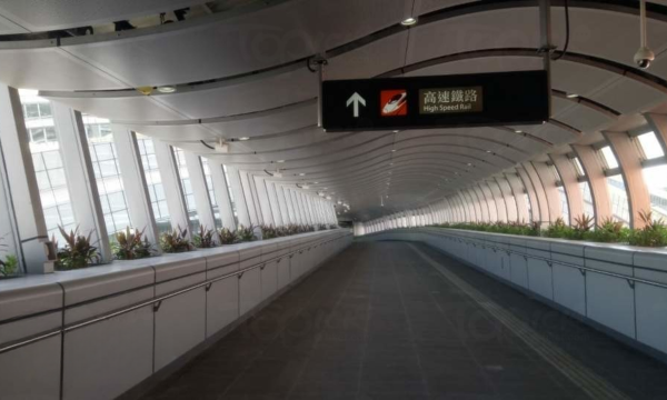 買不到車票照上車?內地旅客搭高鐵去香港險被罰$1500!網民揭跨境乘車規則:一早有公告