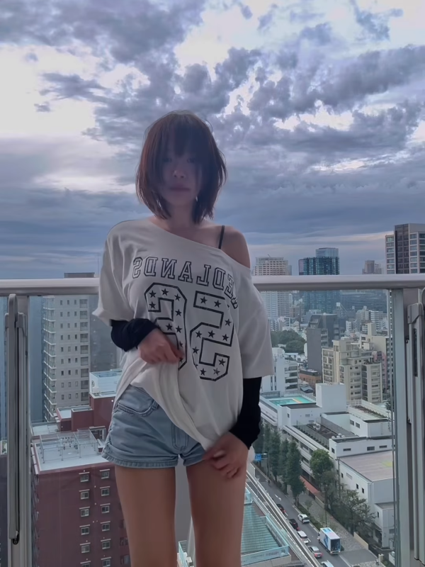林明禎遊日餐廳透視上衣透黑Bra極犯規！胸前大V字若隱若現睇到網民眼都凸