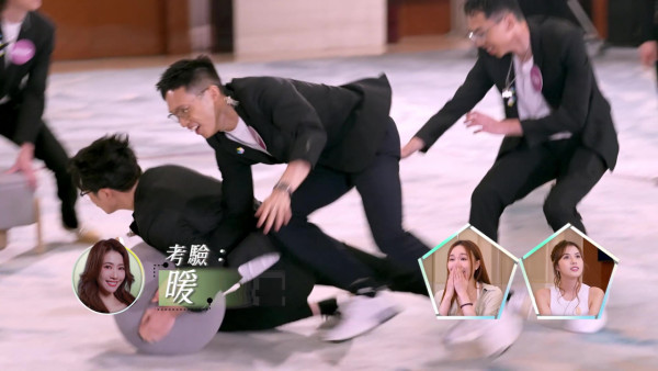 女神配对计划2|吴旭东飞扑抢椅霸总式示爱!搬到阮嘉敏面前 全场混乱尖叫