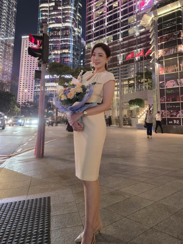 39歲女藝人離婚半年無預警公開新戀情!新歡猛料身份曝光富三代身家逾30億
