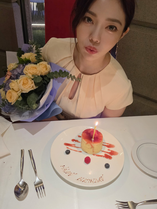 39歲女藝人離婚半年無預警公開新戀情!新歡猛料身份曝光富三代身家逾30億