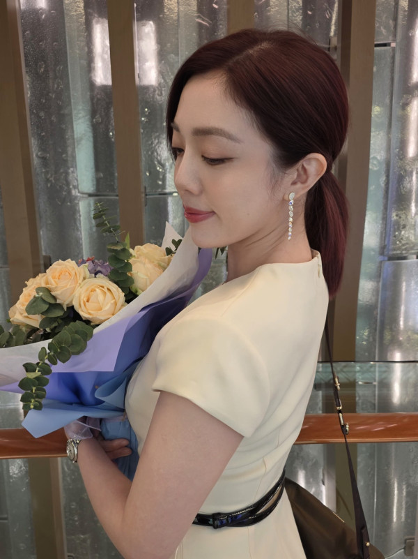 39歲女藝人離婚半年無預警公開新戀情!新歡猛料身份曝光富三代身家逾30億