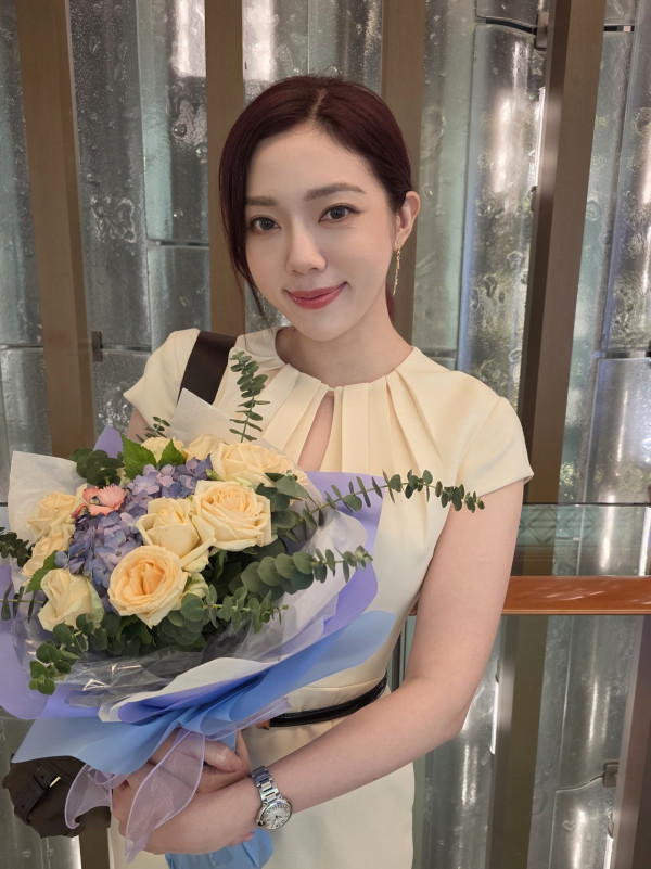 39歲女藝人離婚半年無預警公開新戀情!新歡猛料身份曝光富三代身家逾30億