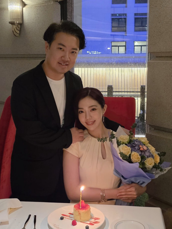 39歲女藝人離婚半年無預警公開新戀情!新歡猛料身份曝光富三代身家逾30億
