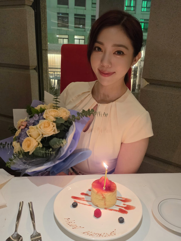 39歲女藝人離婚半年無預警公開新戀情!新歡猛料身份曝光富三代身家逾30億