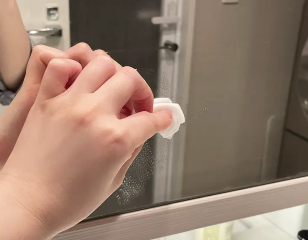 圖片來源:grapee.jp 一擦即亮!日本生活達人實測化妝棉3大隱藏用途!秒變清潔神器、低成本告別水漬灰塵
