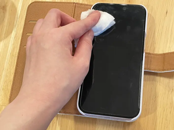 圖片來源:grapee.jp 一擦即亮!日本生活達人實測化妝棉3大隱藏用途!秒變清潔神器、低成本告別水漬灰塵