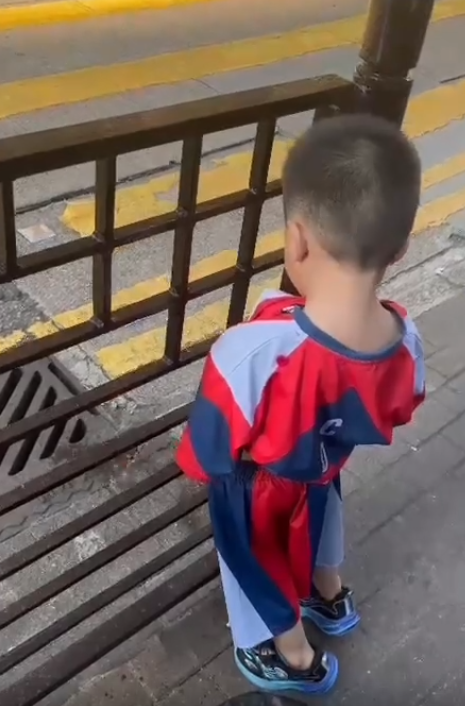 十一黃金周遍地「黃金流水」！網民揭衞生亂象 直擊多區幼童隨街大小便：搞到全港烏煙瘴氣