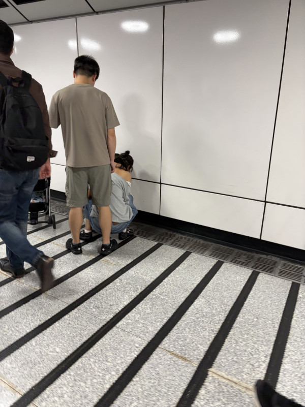 十一黃金周遍地「黃金流水」！網民揭衞生亂象 直擊多區幼童隨街大小便：搞到全港烏煙瘴氣